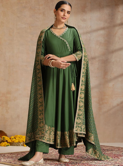 LAEMEEO Women's Solid Kurta with Trousers & Dupatta