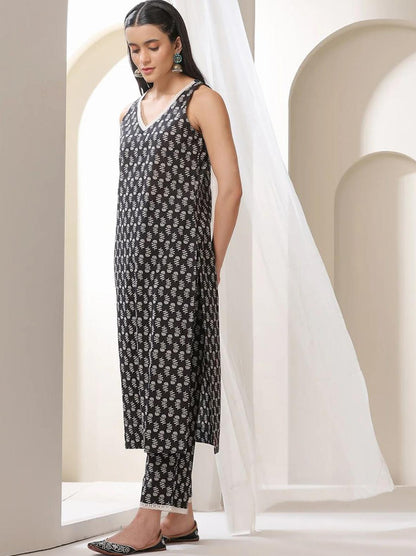 LAEMEEO Women's Floral Printed Regular Pure Cotton Kurta with Pant & With Dupatta