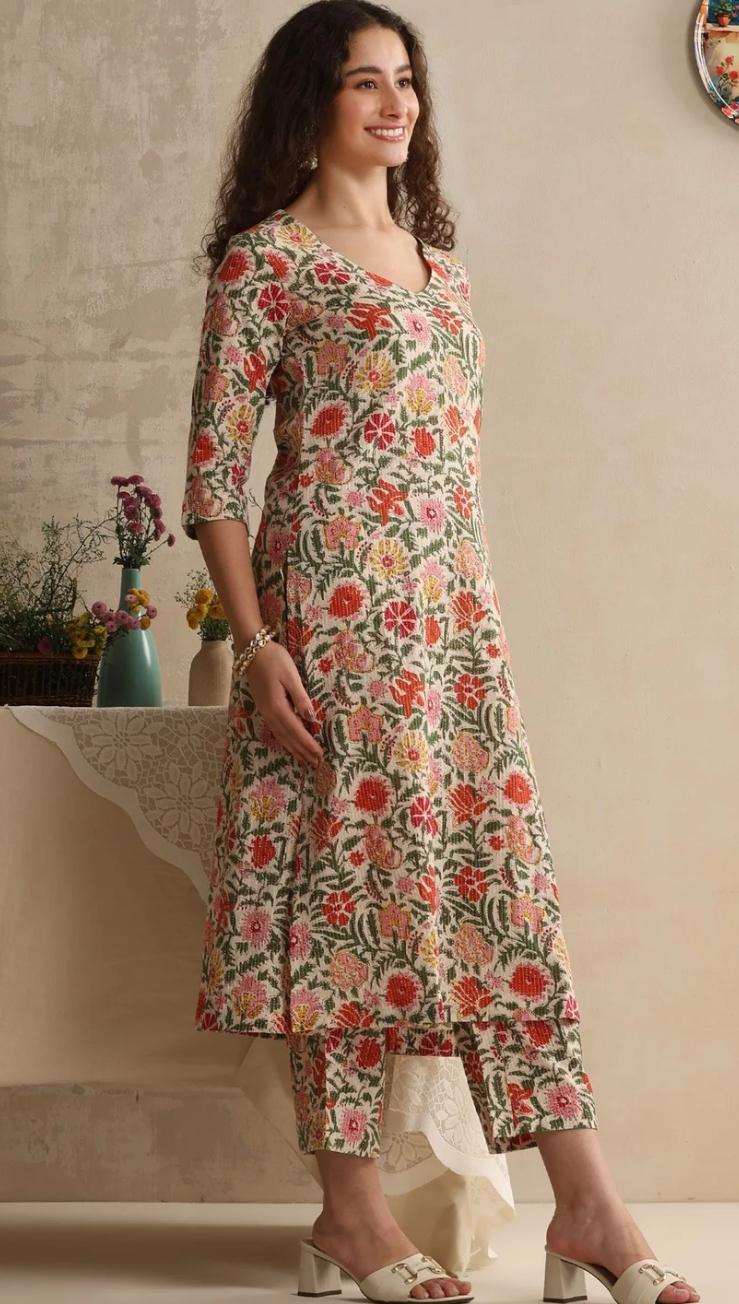 LAEMEEO Women's Floral Printed Regular Pure Cotton Kurta with Trousers & With Dupatta