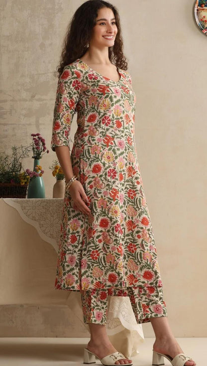 LAEMEEO Women's Floral Printed Regular Pure Cotton Kurta with Trousers & With Dupatta
