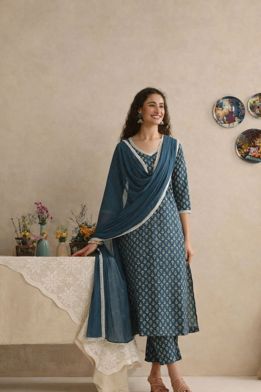 LAEMEEO Women Floral Printed Tiered Pure Cotton Kurta with Palazzos & With Dupatta