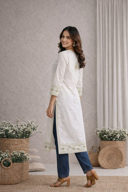 LAEMEEO Women Pure Cotton Embroidered Kurta