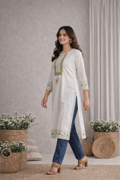 LAEMEEO Women Pure Cotton Embroidered Kurta