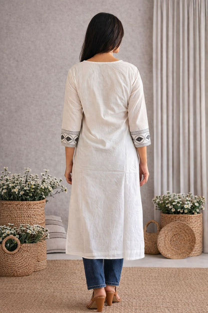LAEMEEO Women Pure Cotton Embroidered Kurta