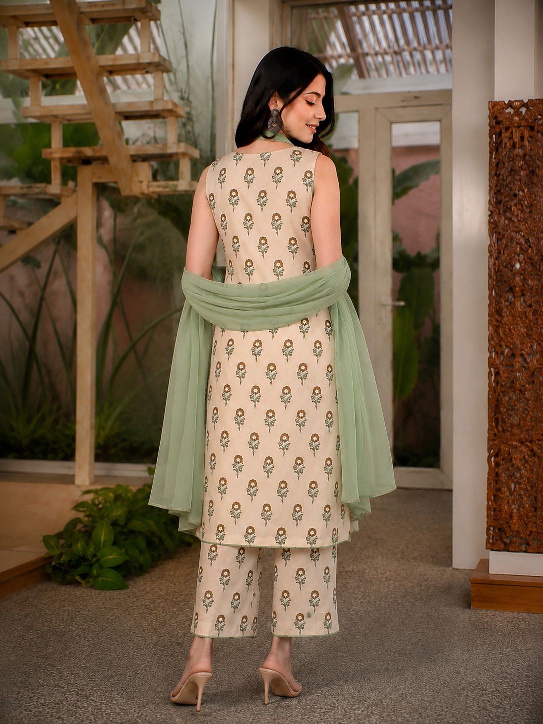 LAEMEEO Women's Floral Printed V-Neck Pure Cotton Kurta With Pant And Dupatta