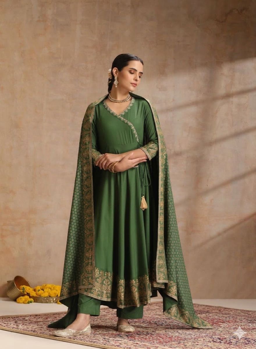 LAEMEEO Women's Solid Kurta with Trousers & Dupatta