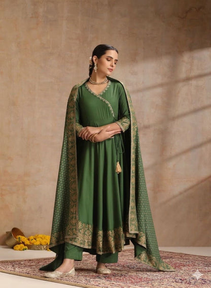 LAEMEEO Women's Solid Kurta with Trousers & Dupatta